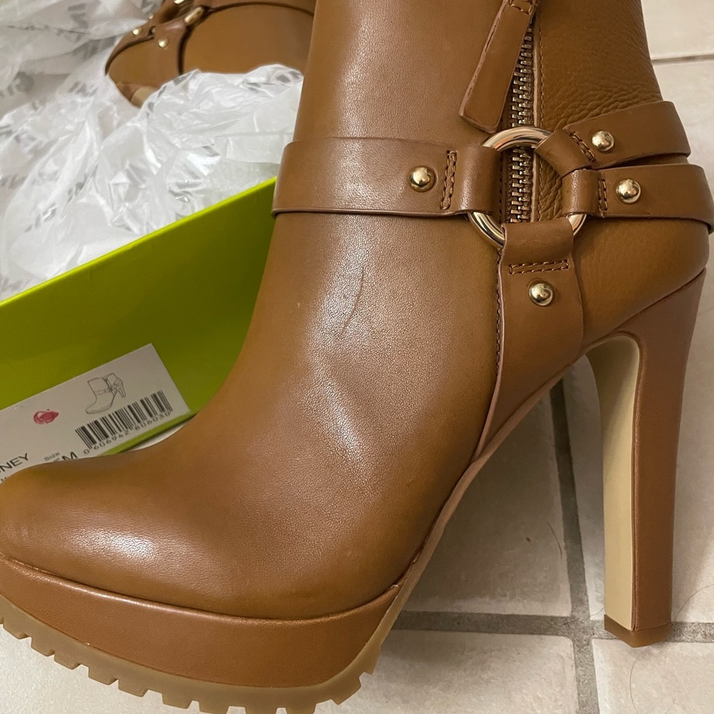 Gianni Bini ankle boot